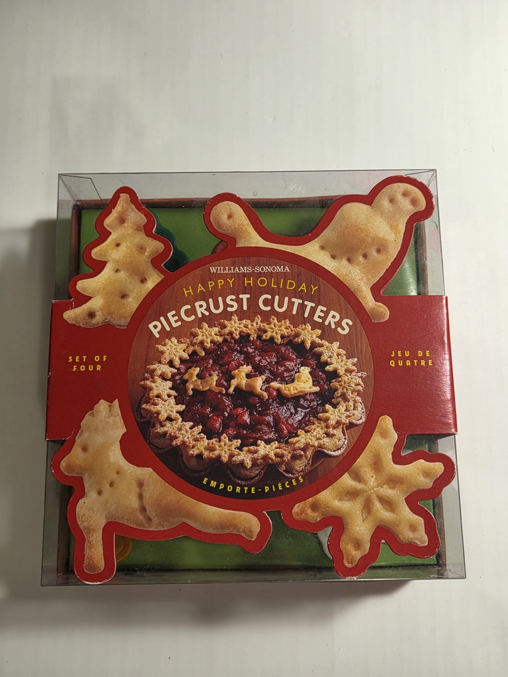 Williams Sonoma Happy Holiday Piecrust Cutters - Red